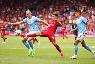 Duel Firmino dan Haaland di ajang Community Shield 2022. (Marc Atkins/Getty Images)