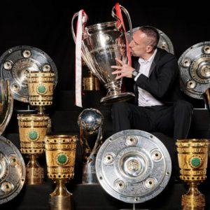 Franck Ribery dengan koleksi trofi selama di Bayern Muenchen. (fcbayern.com)