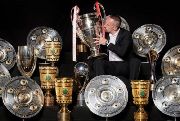 Franck Ribery dengan koleksi trofi selama di Bayern Muenchen. (fcbayern.com)