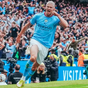 Erling Haaland selebrasi gol di Derby Manchester