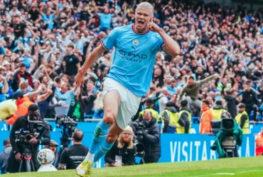 Erling Haaland selebrasi gol di Derby Manchester
