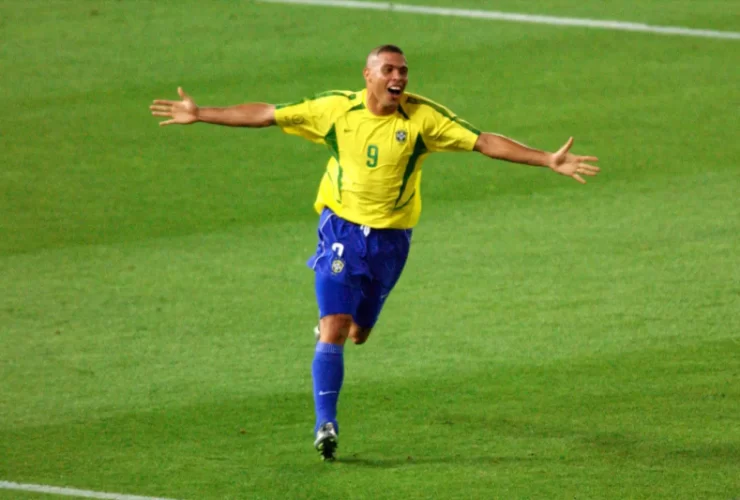 Ronaldo Nazario dan rambut kuncungnya di Piala Dunia. (PA Images).webp