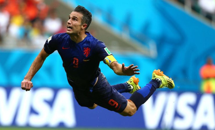 Tandukan melayang Van Persie di Piala Dunia 2014. (mirror.co.uk)