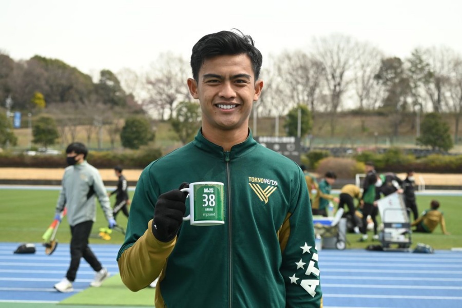 Pratama Arhan berseragam Tokyo Verdy.