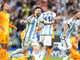 Pemain Argentina tengah merayakan kemenangan (90min.com)