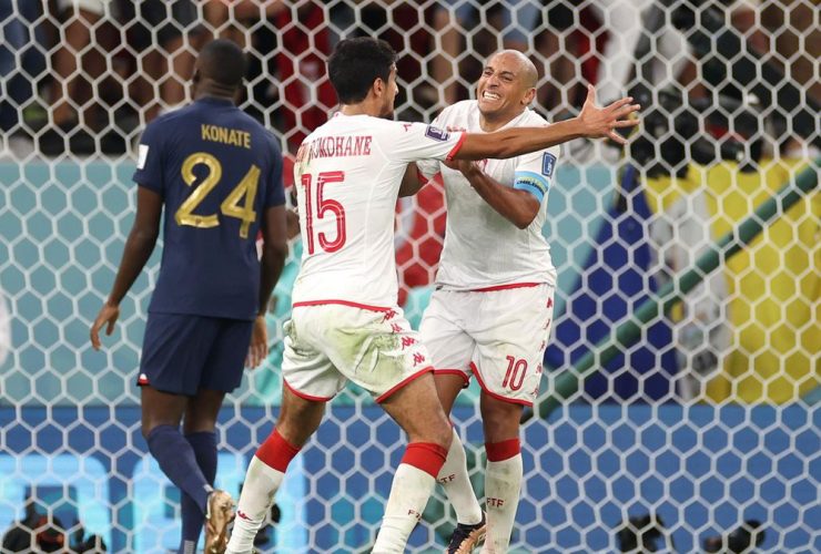 Pemain Tunisia tengah merayakan gol ke gawang Prancis (eurosports.com)