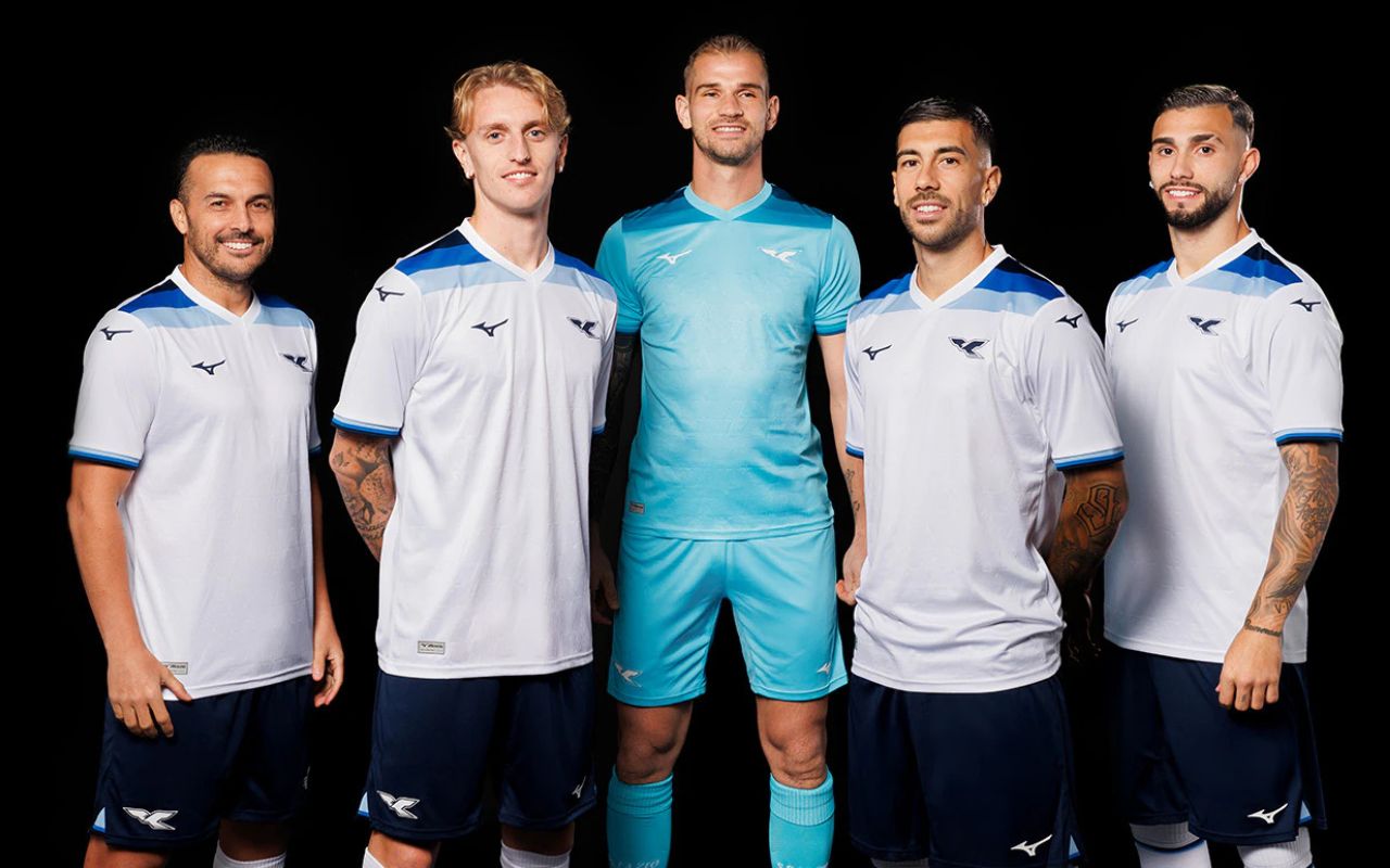 Merayakan Ulang Tahun Lazio ke-125 Tahun, Mizuno Luncurkan Jersey Anyar dengan Nuansa Retro