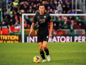 Jay Idzes Kembali Jadi Kapten Venezia Saat Lawan AS Roma