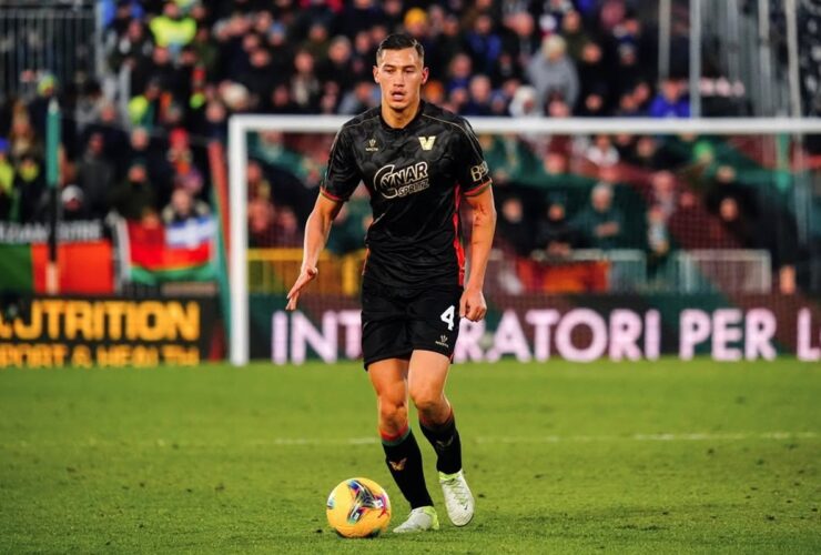 Jay Idzes Kembali Jadi Kapten Venezia Saat Lawan AS Roma