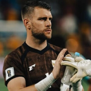 Maarten Paes Memuji Kiper Liverpool Alisson Becker